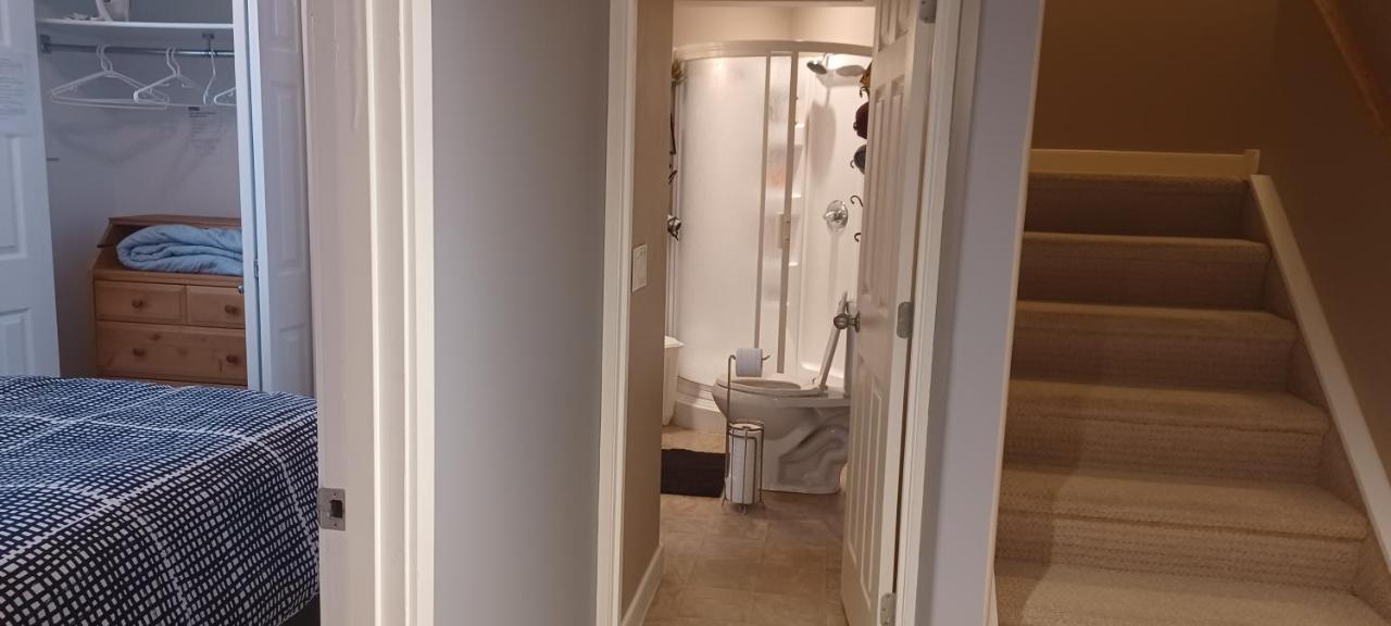 680 Sq Ft Private Space With Ensuite Bathroom YYC Exterior foto